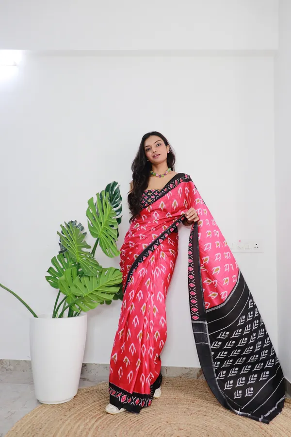 HANDICRAFT_WOMEN'S_Ikkat_PRINT_PURE_SOFT_COTTON_SAREE_WITH_BLOUSE_PIECE_With_Blouse_Piece
